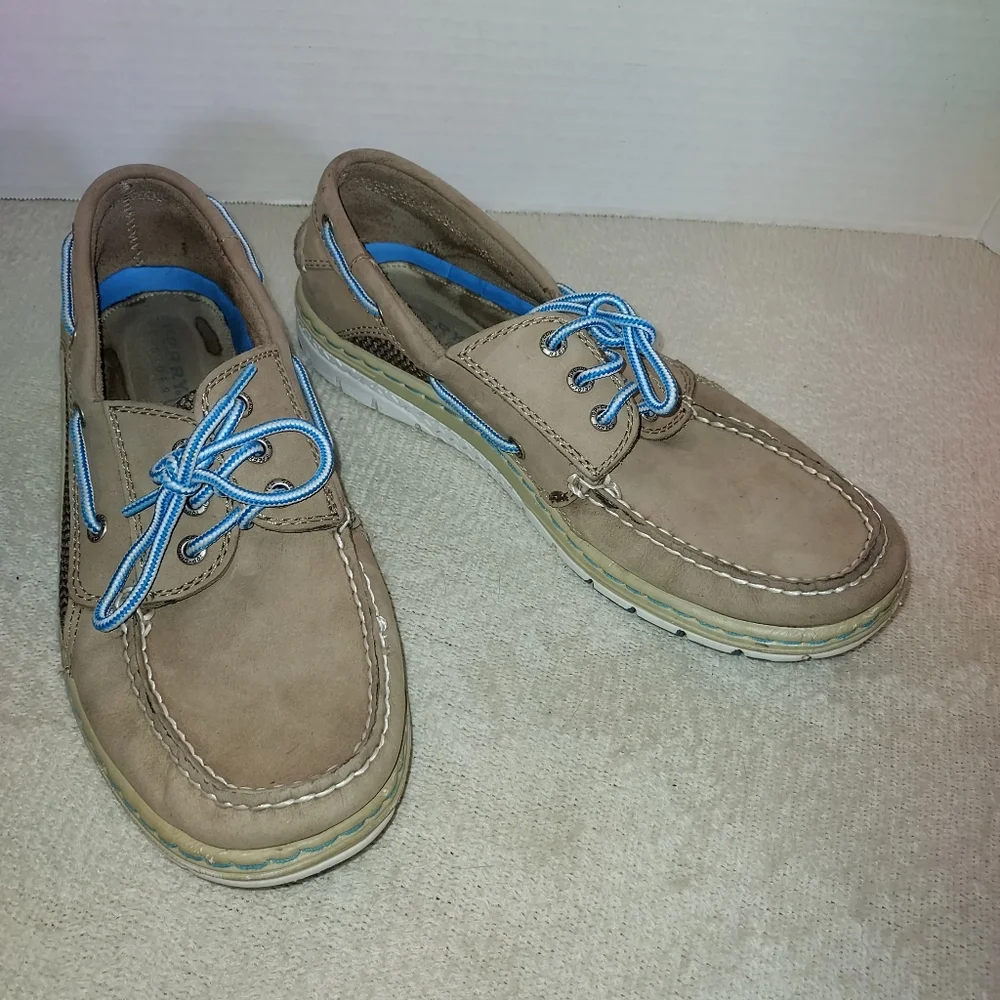 Sperry Topsider Tan Deck Shoe with Blue Laces size 10